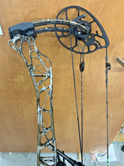 Mathews Lift 29.5 Compound Bow LH 28.5″ 70lb MO Bottomland w/access 4716192