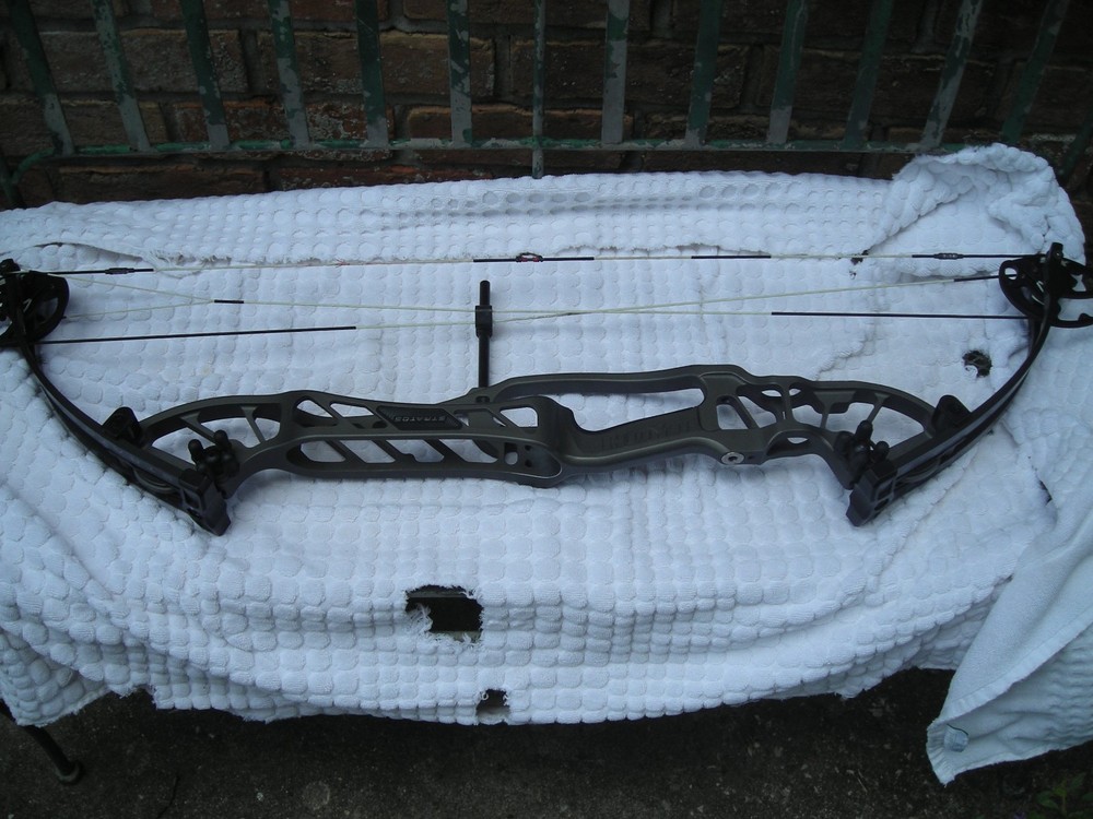 NICE Hoyt Stratos 36 Right Hand SVX #4B 29.5 Inch Draw 60 Lbs