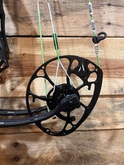 MATHEWS Phase 4 29 RH 70lbs GAS Strings Compound Bow
