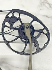 Used Mathews VXR 28 Right Handed Ambush Green Compound Bow 27″/70# – USED