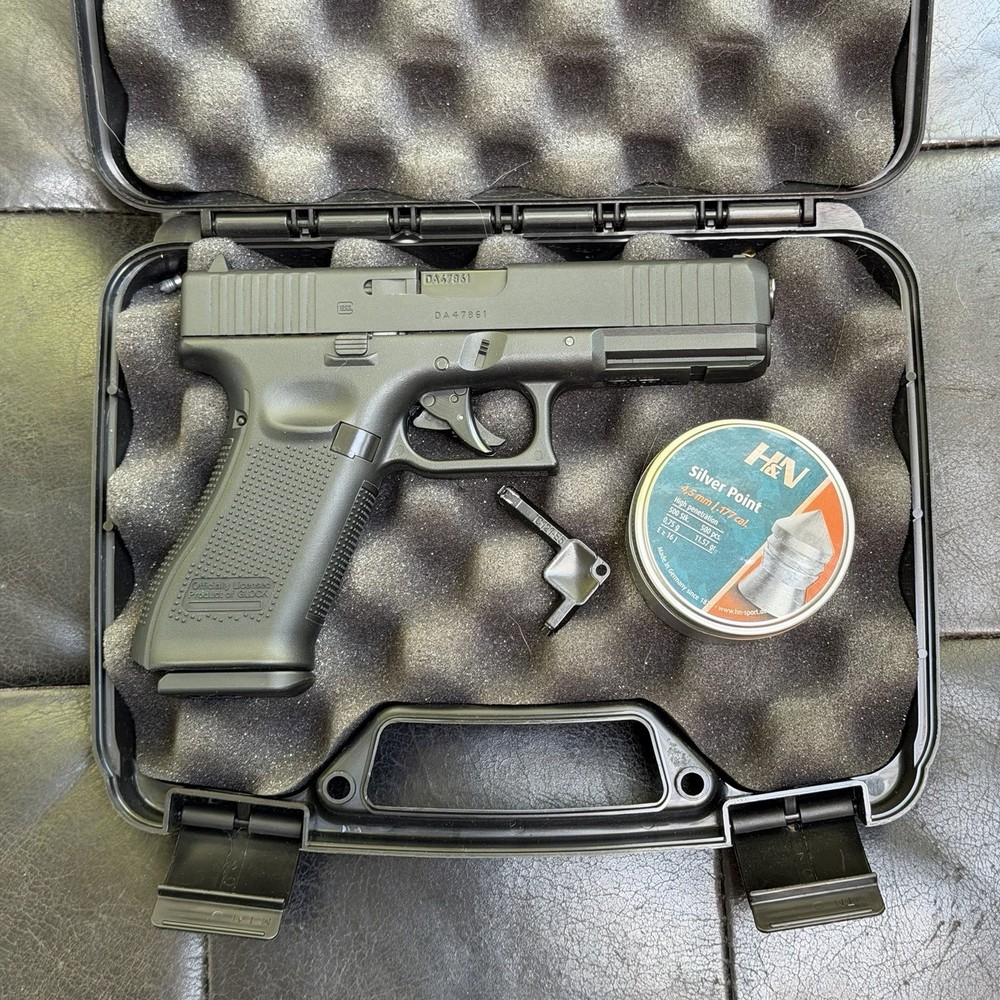 Glock 17 Gen 5 Air Pistol Comes With Case, Ammo And Tool