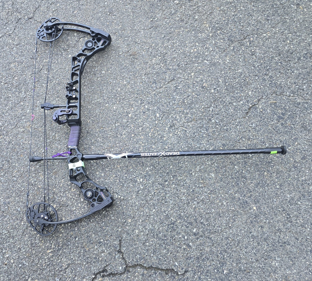 matthews avail, 28 inch stabalizer, drop away rest. 45 pound mods, 25.5 in draw