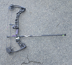 matthews avail, 28 inch stabalizer, drop away rest. 45 pound mods, 25.5 in draw