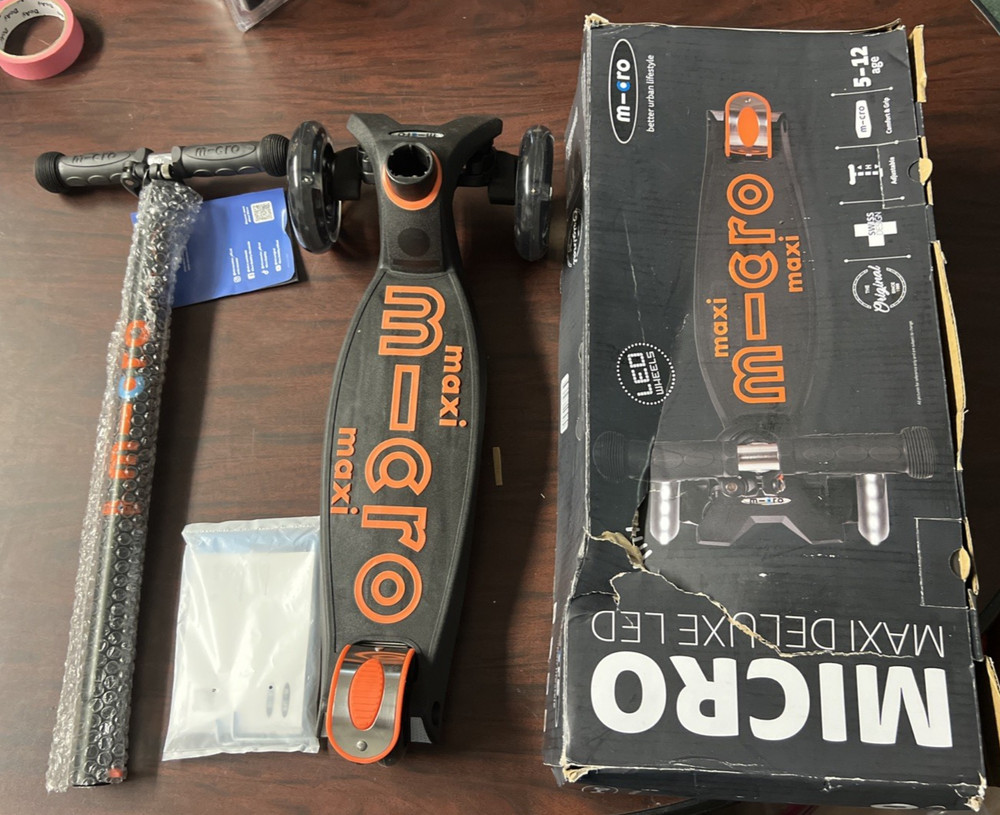 Micro Maxi Deluxe LED Scooter Black/Orange LED Wheels Ages 5-12 NEW OPEN BOX