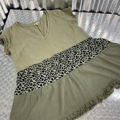 Umgee USA Women’s Shirt Ruffle Loose Green Blocking Animal Print Short Sleeve L