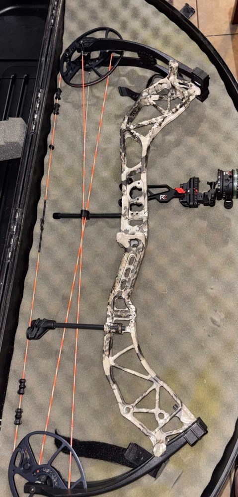 Bear Resurgence Left Hand W/ Single Pin slider sight 45-60lbs. – 25.5″-31″