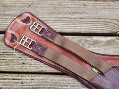 Devoucoux V-Strap Two-Tone Brown Padded Anatomic Dressage Girth – 32″-80cm -NWOT