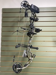 BRAND NEW, Bear Pristine Mossy Oak Bottom Land RTH, RH, 24.5-28.5”, 30-50#.