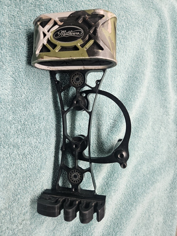 Mathews HD 4 Quiver UA Forest Camo