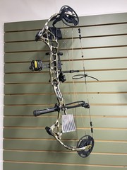 BRAND NEW, Bear Pristine Mossy Oak Bottom Land RTH, RH, 24.5-28.5”, 30-50#.