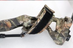 Barnett Vortex Hunter Beginner Compound Bow – Camo / Red – RH (28″ Ax-Ax) 2011