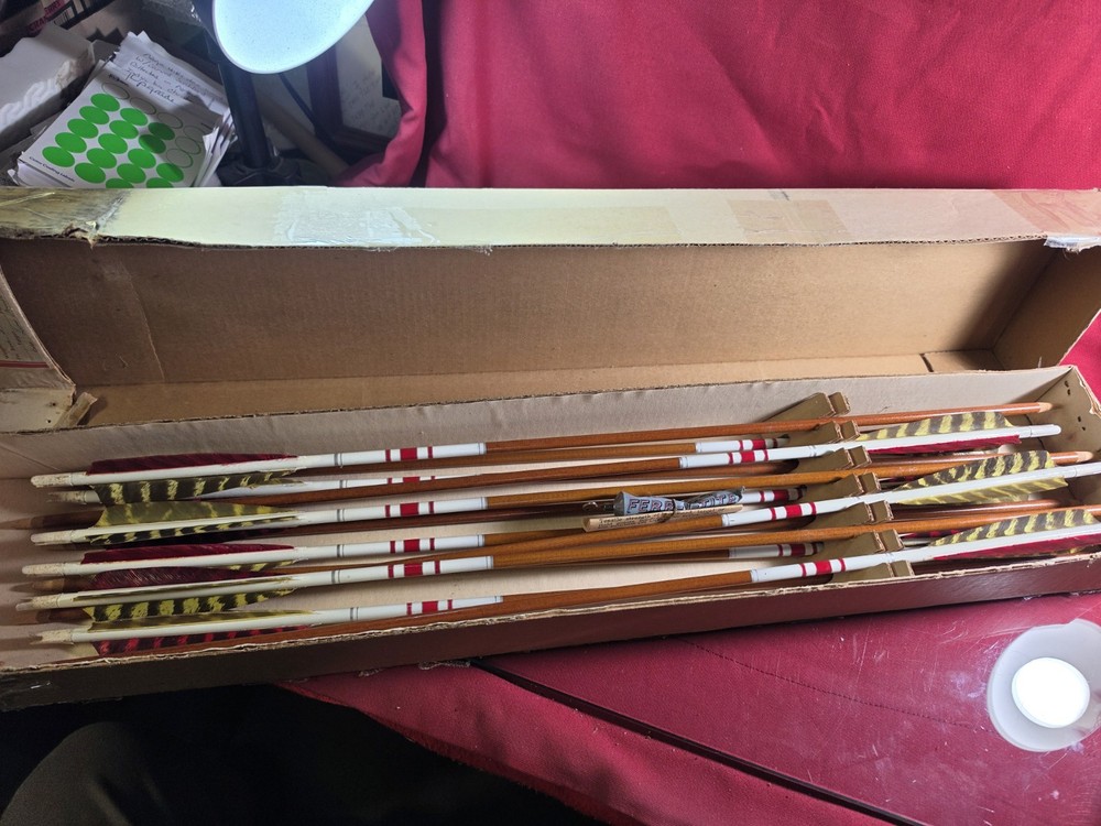 VTG Mercury Cedar Shaft Arrows 12 Matched Turkey Feather Field Hunting Arrows…
