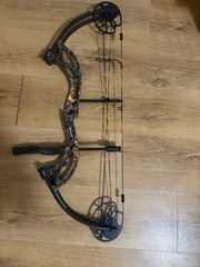 Bear Archery Compound Bow Camouflage Black 70lbs Draw Weight 26in Draw Length