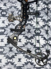 Mathews Outback Compound Solo Cam Bow Camo 70lbs Draw Weight 28” 80%/27.5” 65%