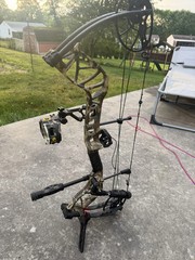 Bear Archery Legit RTH RH 70lb Fred Bear Camo- Sight, Rest, Stabs, Feet & Quiver