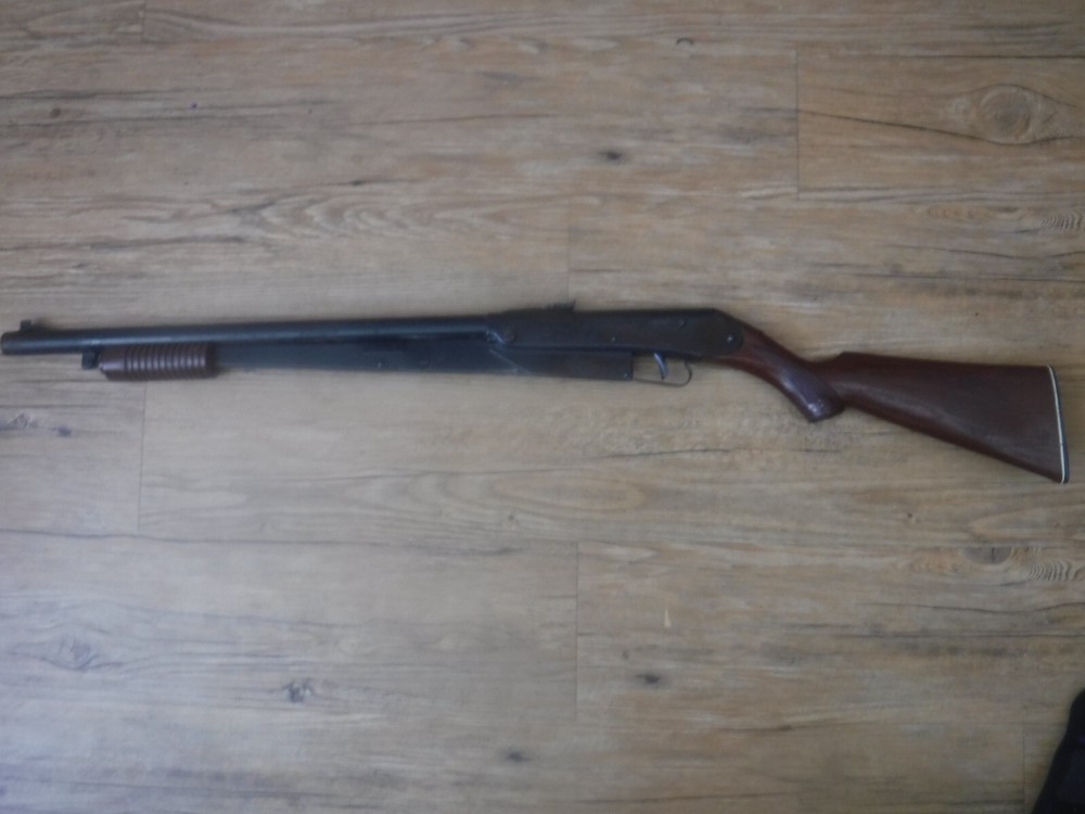vintage daisy model no. 25 pump BB gun . rogers ark. yes it shoots