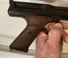 1960’s CROSMAN Model 600 .22 CO2 Semi-Automatic Pellet Air PISTOL – Works Great