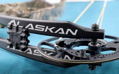 BEAR ARCHERY ALASKAN COMPOUND BOW RH NEW IN BOX 25.5″-31″ 60# 335fps NEW!