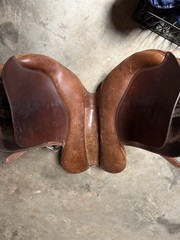 16.5in Bates Caprilli English Saddle W/ Exchangeable Gullet System
