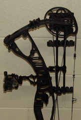 Loaded Hoyt VTM 31 Bow Package- 60/70 lb – Black Finish- 25″ to 30″ Draw Length