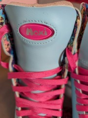 Moxi Beach Bunny Roller Skates Blue Sky Pink Sz 5 Slightly used w/Box Toe Guards