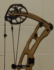 2025 Hoyt Carbon RX9 Bow -70 lb Limbs- Bourbon Finish – RX-9 -Right Hand