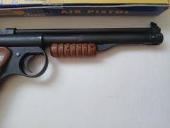NOS VINTAGE BENJAMIN FRANKLIN MOD 137 PNEUMATIC AIR PELLET PISTOL W ORIGINAL BOX