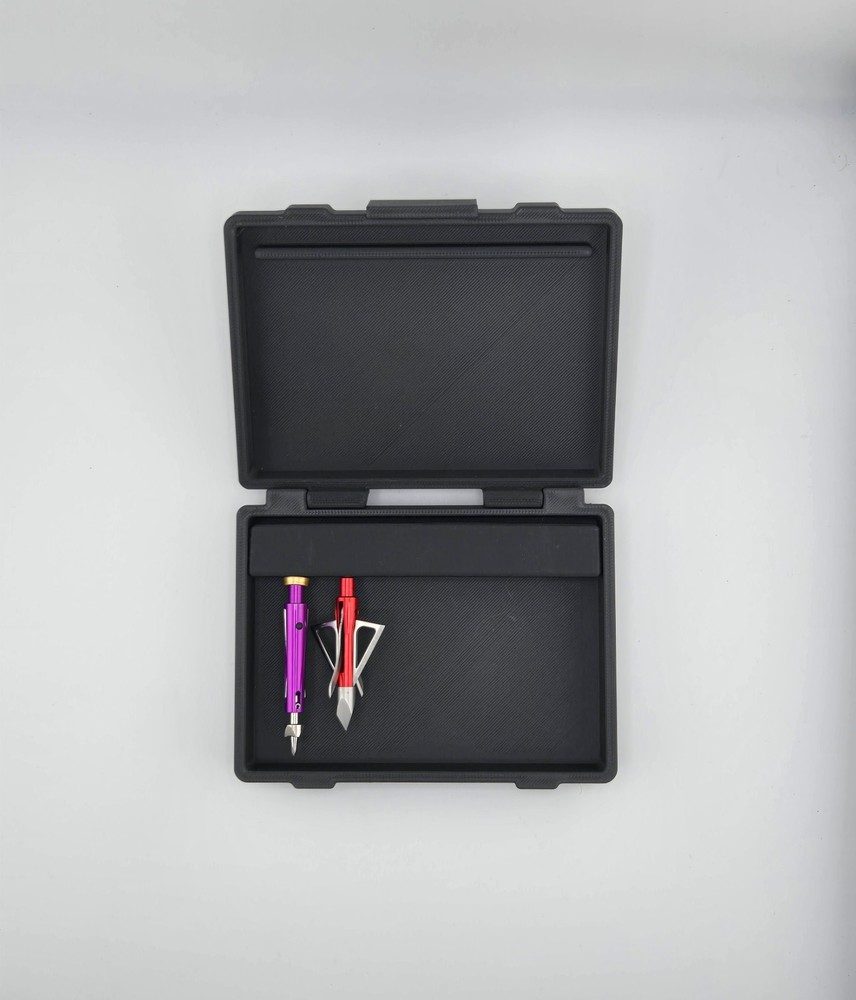 Hard broadhead case for bow or crossbow,
