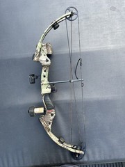 BUCKMASTERS BTR Pro Compound Bow Package Right Hand/Limb Saver/V Flight High Tek