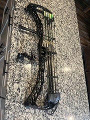 Matthews V3X 33 Compound Bow Right-Hand with Arrow Rest