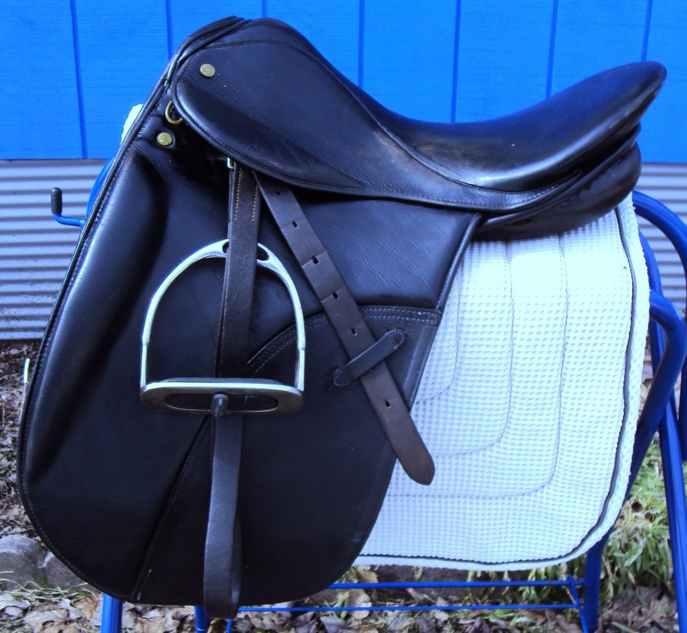 COLLEGIATE Dressage Saddle – 17″ Seat – GREAT! FREE Stirrups, Leathers, Girth
