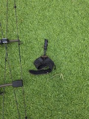 Elite Energy 32 Camo Right Hand Compound Bow 70# Draw Weight & Accessories