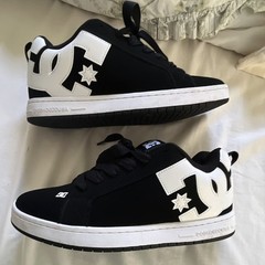 DC shoes court graffik black and white skate shoes size 10.5