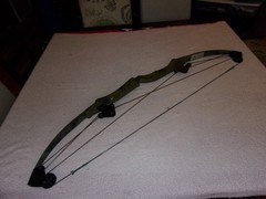 Bear Whitetail Hunter Green Camo Compound Bow