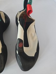 La Sportiva Mantra Men’s Climbing Shoes, Chalk, M43.5