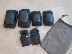 Amazon Commercial adult size M knee, elbow, wrist pads, 3 in 1, NWOT