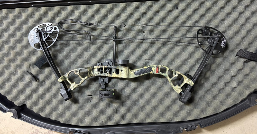 Title: PSE Mini Burner Youth Compound Bow – Camo, Right Hand, w/ Accessories