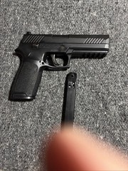 Sig Sauer P320 CO2 .177 Pellet Gun Air Pistol (AIR-P320-177-30R-BLK)