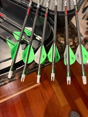 Elite Option 7 Complete Package RH 60lb w/ 12 arrows and 9 Exodus 100gr BH tips