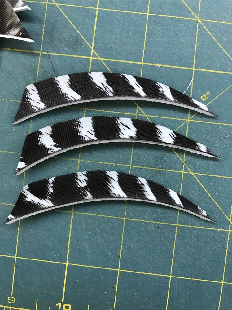 4″ Right Wing Shield Natural Barred Feather Fletching, 25Pk Archery