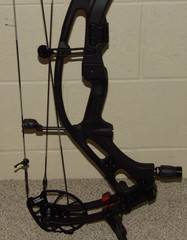 2025 Hoyt Carbon RX9 Bow -70 lb Limbs- Black Finish – RX-9 – Right Hd- Black Out