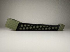 Headrest bow hanger with rubber insert