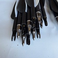 330-Pcs Archery Arrows 31.5” Length 5/16” Diameter Mixed Styles
