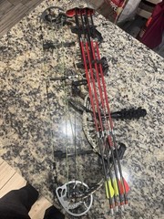 Bear Archery Species RH Compound Bow Camo 55-70lb 32in Aluminum