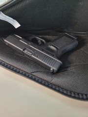 CO2 Glock 19 Gas Airsoft Pistol Licensed w/ Magazine & Case MPN GUW019