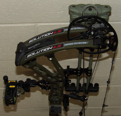 Loaded Right Hand 2025 Bowtech Solution LS Bow Package-24.5 to 30″, 60 to 70 lb