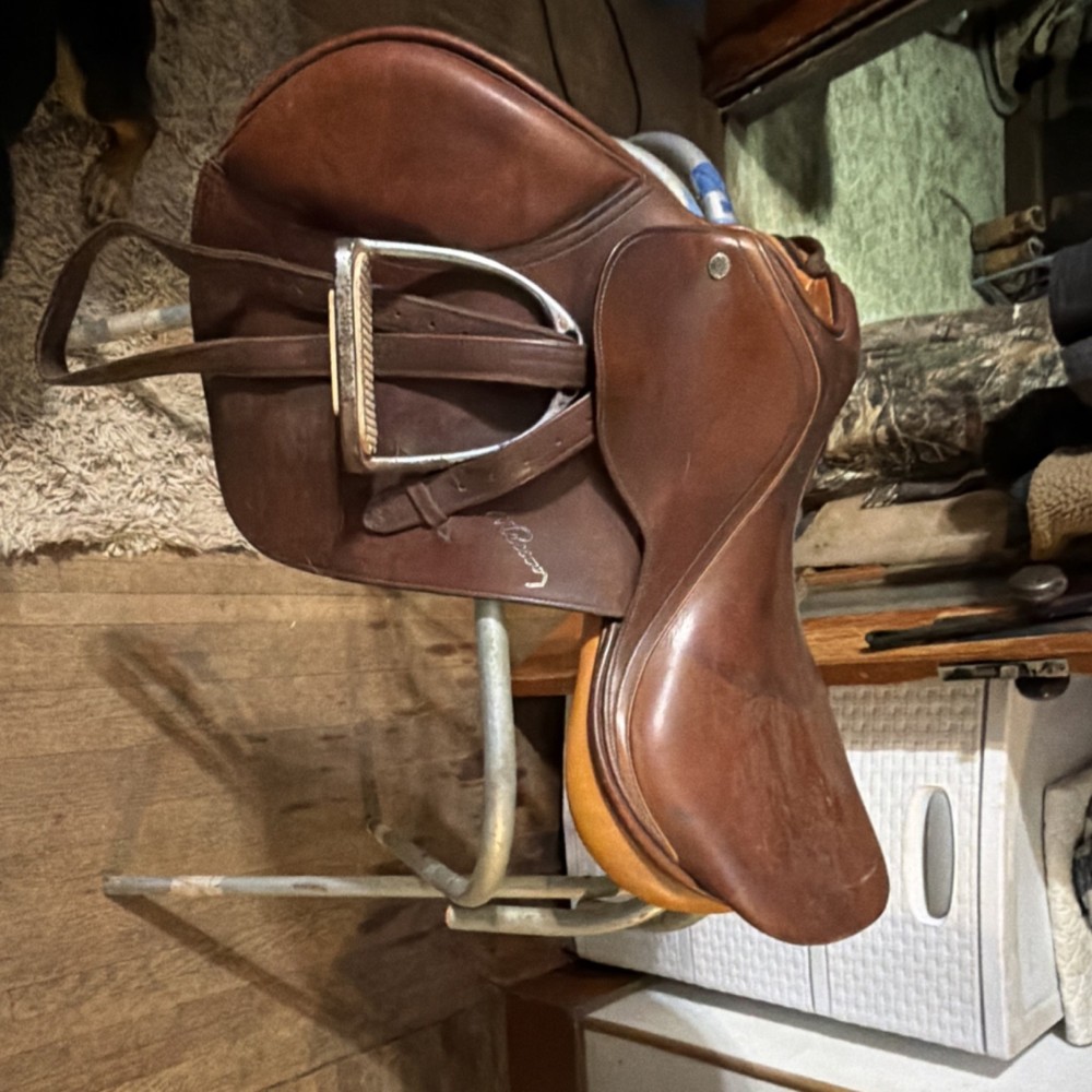 Pessoa Jumping/Close Contact Brown Saddle 19 in with Stirrup Leathers and Irons