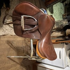 Pessoa Jumping/Close Contact Brown Saddle 19 in with Stirrup Leathers and Irons
