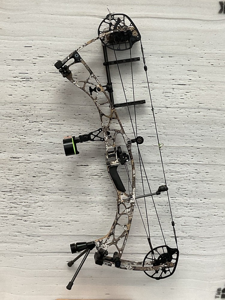 Hoyt Alpha X 33, RH, In Elevated 2 camo, 60-70 lbs