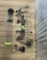 Bear Radiant Archery Bow RTH Extra 70# RH Mossy Oak DNA Camo AV45A1X0E7R